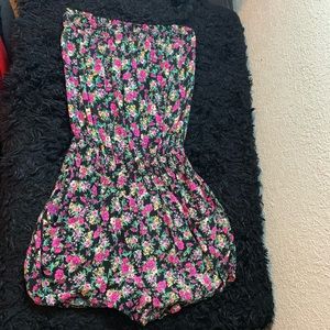 Floral romper with pockets